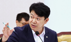 복기왕, 고속도로 태양광 활용법 발의...“산림·농지 대신 유휴부지로”