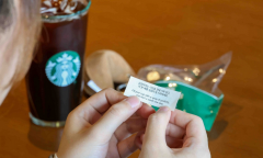 스타벅스, 새해 첫날 이벤트 풍성...포춘 쿠키 파우치 키링부터 무료 음료 증정까지