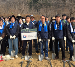 이승환 한강유역환경청장,   식목일 기념 나무심기 동참