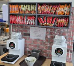 한강 라면 방식 ‘은박지 알루미늄 용기 조리’... 감성인가 건강 위협 노출인가?