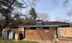 [김미란의 여행 칼럼] 제4편, 한국을 찾은 해외관광객들에게 발생한 웃지 못할 화장실 헤프닝 ... 춘천시 남이섬 야외 남녀 화장실 표기의 오해