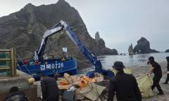 독도에 쌓인 쓰레기...외딴 섬 폐기물 관리의 현실