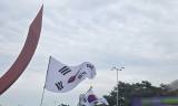 [정민오의 시선] 태극기와 응원봉 사이… 올림픽공원에서 마주한 대한민국