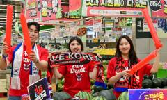 축구 경기·비·폭염 맞춤형 할인… 농협 하나로마트 , 수박 최대 1만 원대 판매