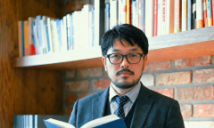 [정진욱의 종교와 기하학] 제1편, 평면 위 절대 만날 수 없는 '평행선' ... '입체인 구(球)'에서 만나다